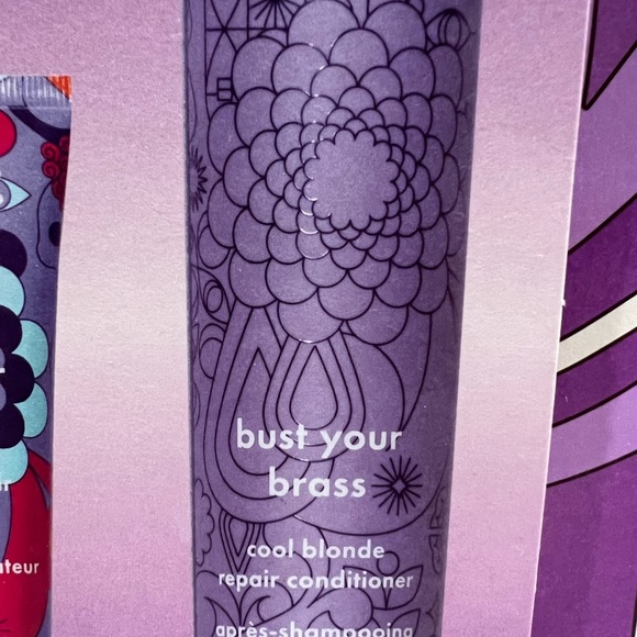 AMIKA multi piece set- Shampoo, conditioner and mask - Picture 5 of 5